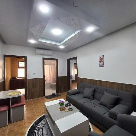 Al-Nujoom Hotel Suites Amman Exteriör bild