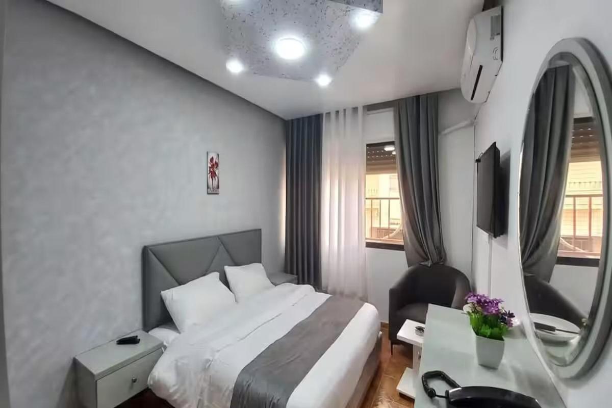 Al-Nujoom Hotel Suites Amman Exteriör bild