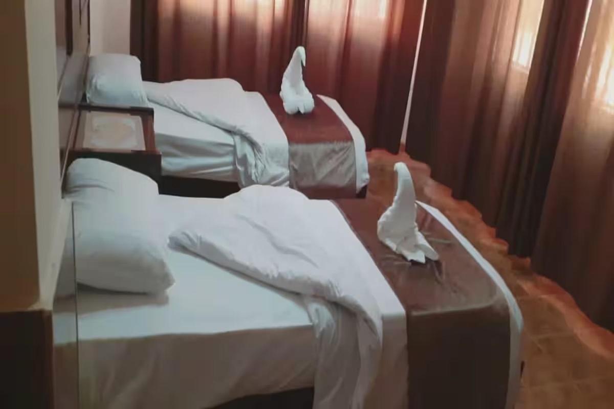 Al-Nujoom Hotel Suites Amman Exteriör bild