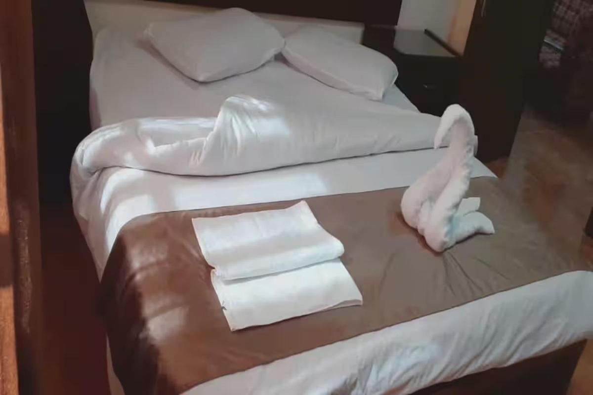 Al-Nujoom Hotel Suites Amman Exteriör bild