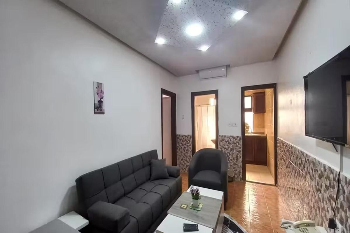 Al-Nujoom Hotel Suites Amman Exteriör bild