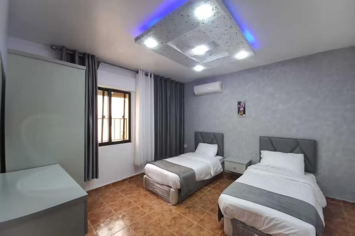 Al-Nujoom Hotel Suites Amman Exteriör bild