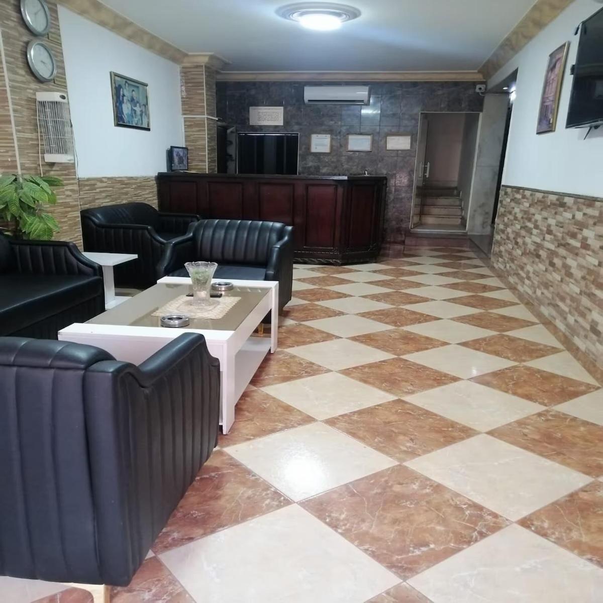 Al-Nujoom Hotel Suites Amman Exteriör bild