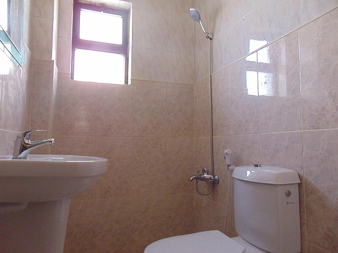 Al-Nujoom Hotel Suites Amman Exteriör bild