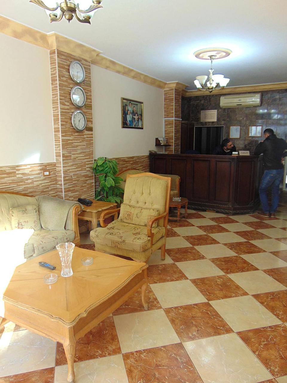 Al-Nujoom Hotel Suites Amman Exteriör bild