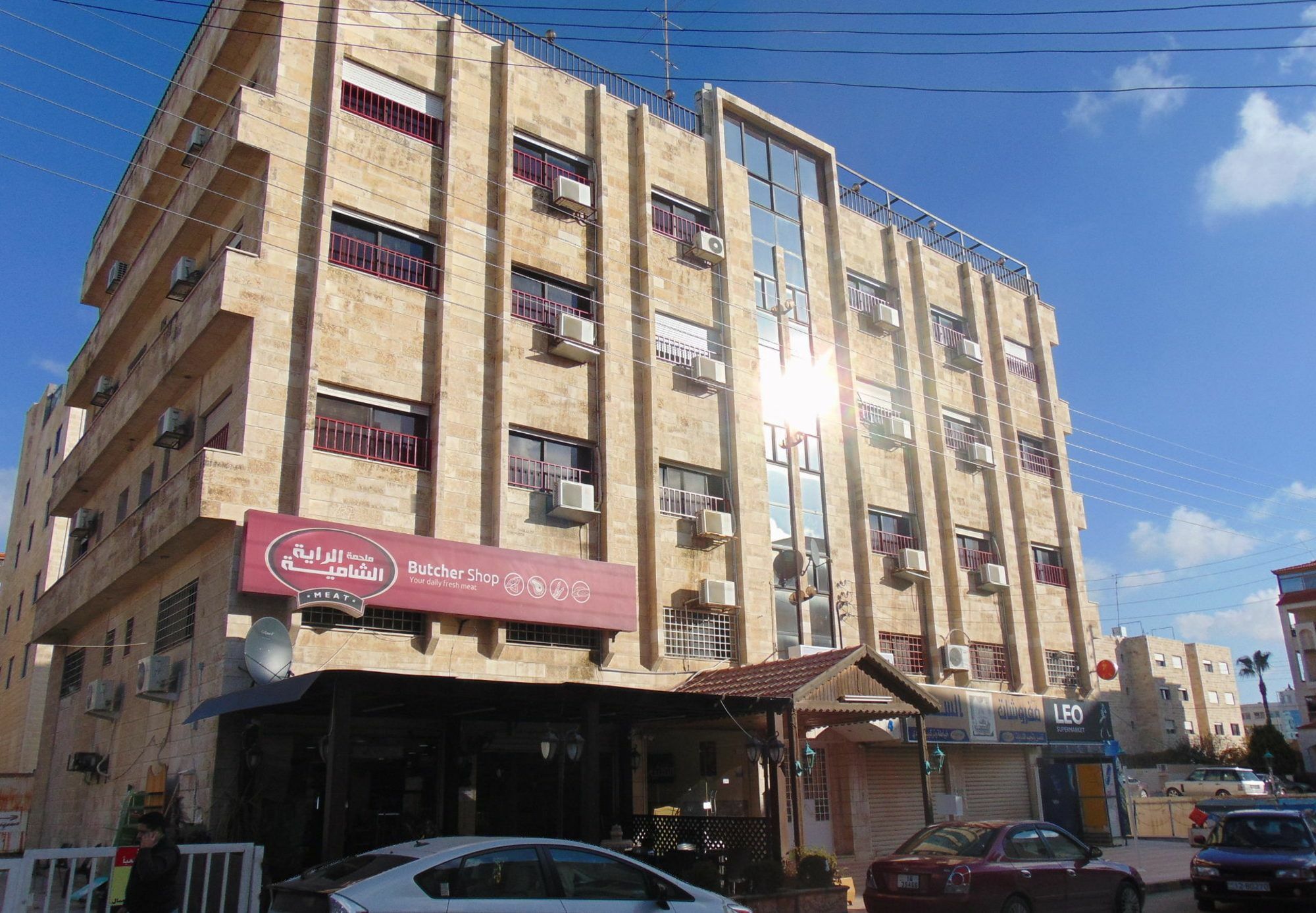 Al-Nujoom Hotel Suites Amman Exteriör bild