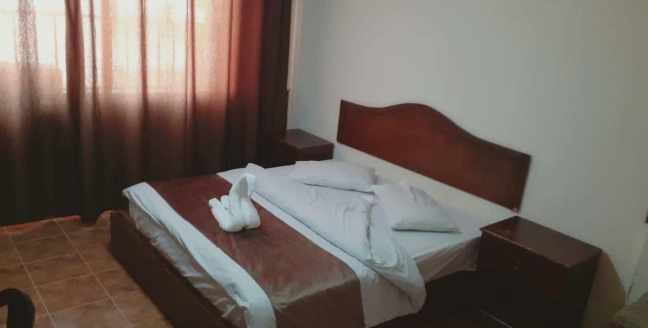 Al-Nujoom Hotel Suites Amman Exteriör bild
