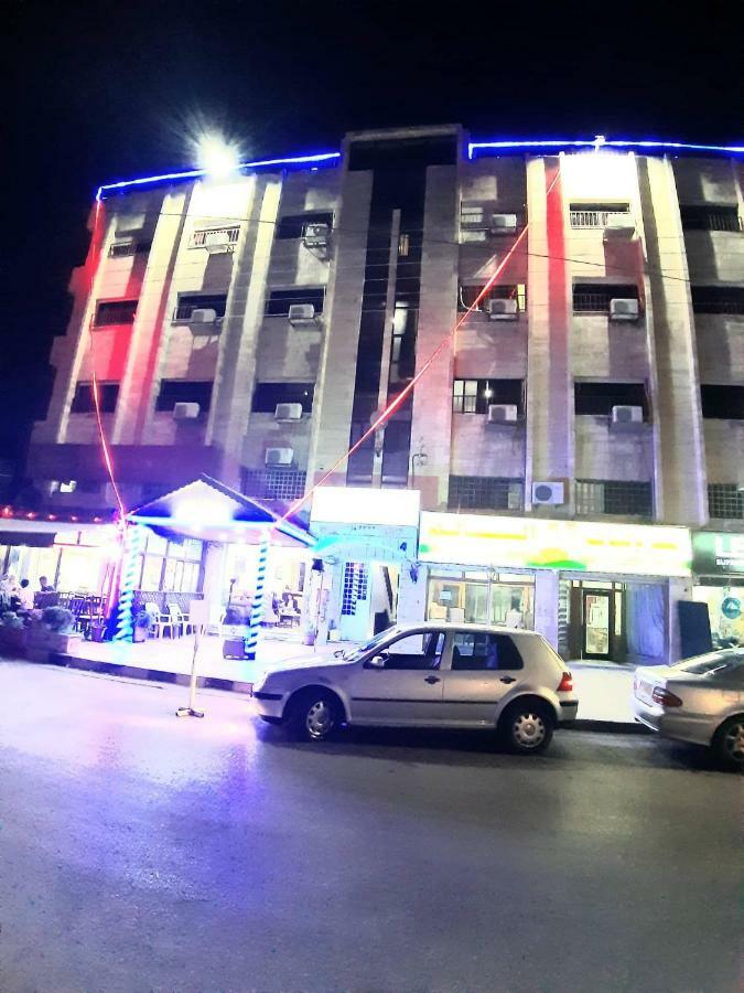 Al-Nujoom Hotel Suites Amman Exteriör bild